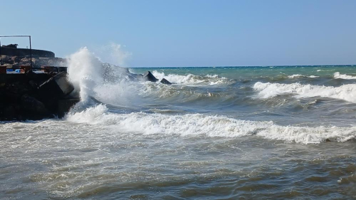 Karadeniz'de poyraz alarmı: 4 metrelik dalgalar oluştu 