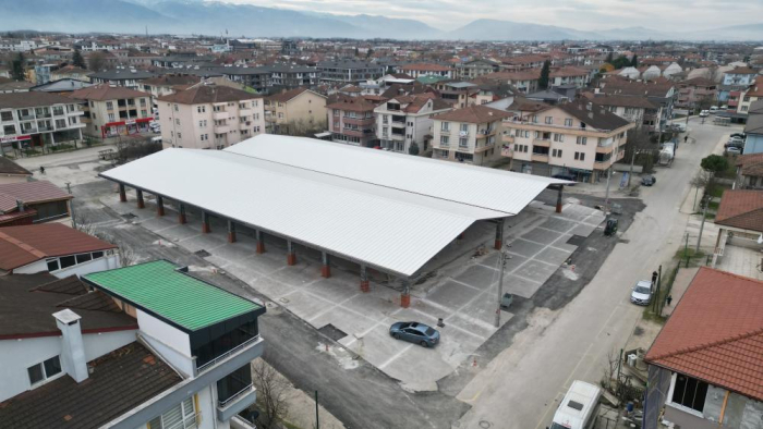 2 bin 337 metrekarelik pazar yerinin çatısı kapanıyor 