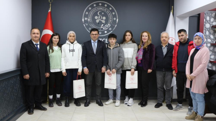 Başarılı sporcular Yazıcı ile bir araya geldi 